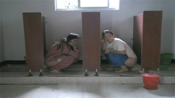 佼佼者全景厕拍1镜4位置1